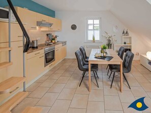 Kjøleskap, mikrobølgeovn, ovn og oppvaskmaskin