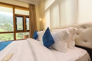 View from room - Hotel The Nest (Dharamshala)