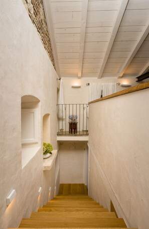 Deluxe Studio (3) | Living area | Flat-screen TV