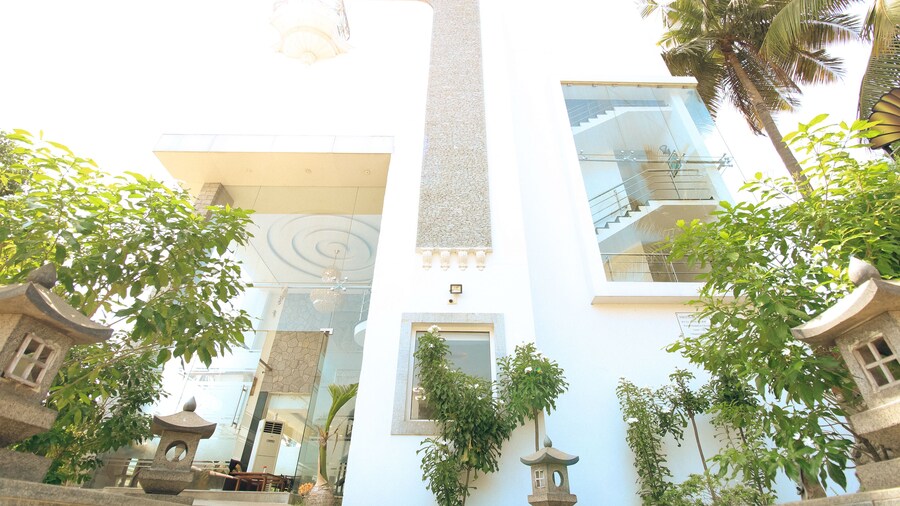 White Pearl Residency