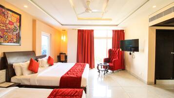 Superior Double Room | Minibar, in-room safe, desk, soundproofing