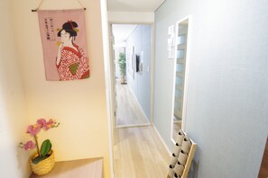 Room 406 | Desk, free WiFi, bed sheets - Nipponbashi Art Hotel (Osaka)