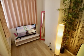 Room (503) | Meja, Wi-fi percuma, cadar katil 