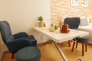 Room (801) | Desk, free WiFi, bed sheets - Nipponbashi Art Hotel (Osaka)