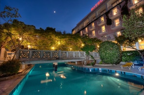 Outdoor pool, a rooftop pool, pool loungers - Grande Albergo Marin (Lignano Sabbiadoro)