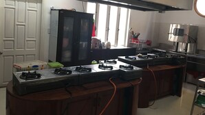 Shared kitchen facilities - Gioan villa (Da Nang)