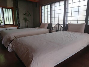 Two-Bedroom House | 2 bedrooms, iron/ironing board, free WiFi - Unjunuya (Kadena)