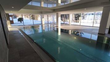 Innenpool, beheizter Pool