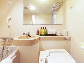 Duschwanne, kostenlose Toilettenartikel, Haartrockner, Hausschuhe