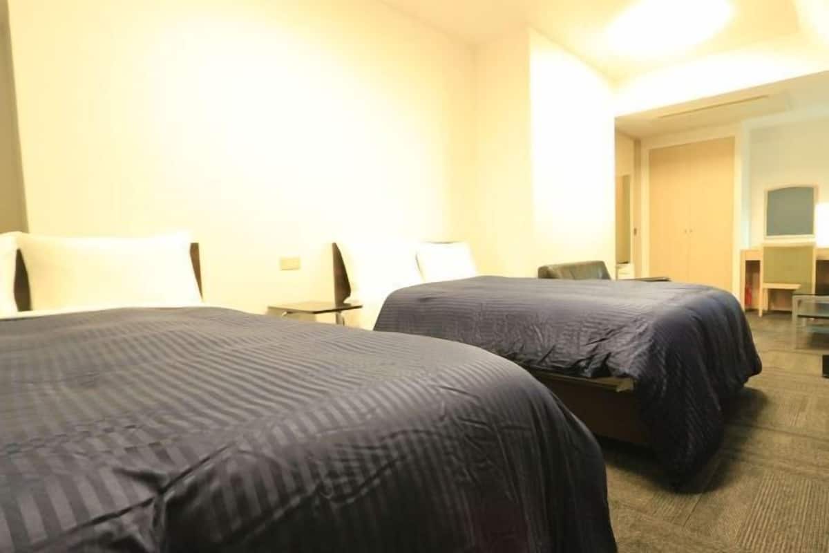 Individually decorated, desk, iron/ironing board, free WiFi