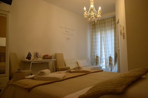 Double Room | Soundproofing, free WiFi, bed sheets - Casa Isabella (Verona)