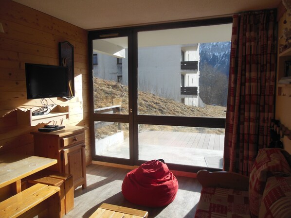 TV, DVD player, table tennis