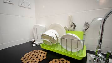 Suite | Eigene Kochnische | Kühlschrank, Herdplatte, Wasserkocher, Kochgeschirr/Geschirr/Besteck