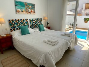 3 bedrooms, in-room safe, iron/ironing board, travel cot - Nerja Paradise Rentals - Villa Zafiro (Nerja)