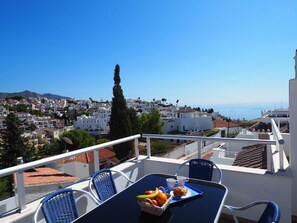 Outdoor dining - Nerja Paradise Rentals - Villa Topaz (Nerja)