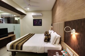 Semi Suite | 1 bedroom, Egyptian cotton sheets, premium bedding, down comforters