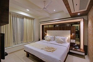 Royal Suite, 1 King Bed, City View | Egyptian cotton sheets, premium bedding, down comforters - SVASTI Inn Jamnagar (Jamnagar)