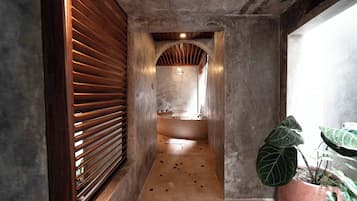 Pool Suite | Bathroom | Combined shower/tub, deep soaking tub, hair dryer, bathrobes