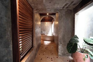 Pool Suite | Bathroom | Combined shower/tub, deep soaking tub, hair dryer, bathrobes - The Sender Pool Suite (Ubud)