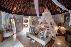 Pool Suite | Premium bedding, minibar, desk, bed sheets - The Sender Pool Suite (Ubud)