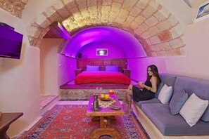 Suite (Cave) | Caja de seguridad en la habitación y insonorización