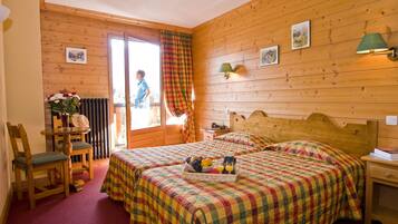 Twin Room | Free cribs/infant beds, wheelchair access