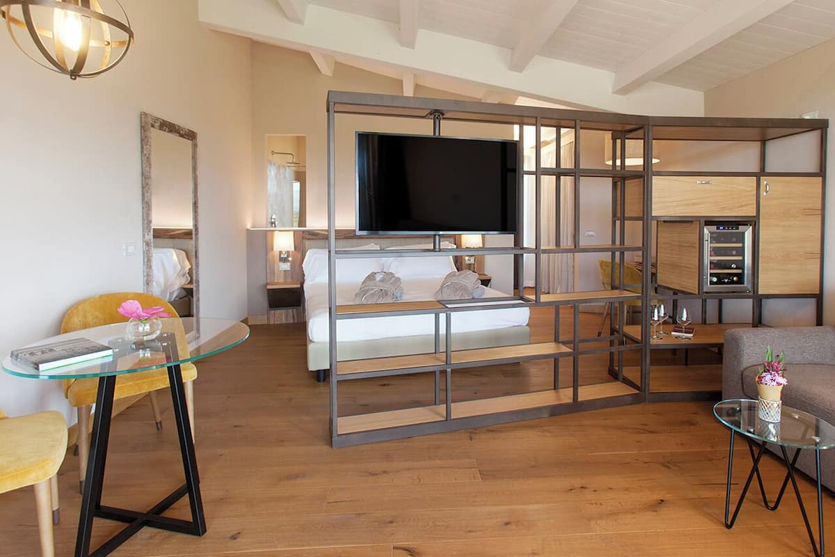 Junior Studio Suite | Soundproofing, free WiFi, bed sheets