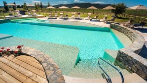 Seasonal outdoor pool, pool umbrellas, sun loungers - Podere Maremma Spa & Ristorante (Orbetello)