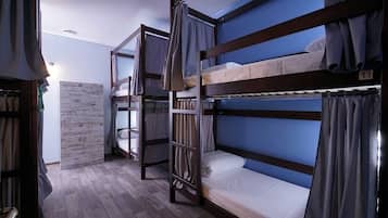 9 chambres, fer et planche à repasser, Wi-Fi, draps fournis