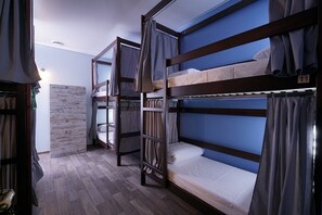 9 habitaciones, tabla de planchar con plancha, wifi y ropa de cama 