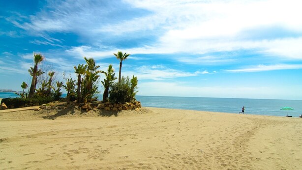 Unclassified image, 1 of 38, button - Luxury 4-Bed Golf & Beach Oasis Heated Pool & Huge Terrace in Belaire (Estepona)