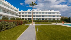 Unclassified image, 3 of 38, button - Luxury 4-Bed Golf & Beach Oasis Heated Pool & Huge Terrace in Belaire (Estepona)