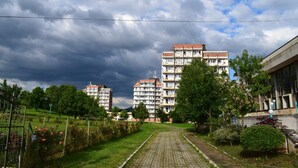 Front of property – evening/night - Balneo Hotel Pavel Banya (Pavel Banya)