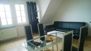 Apartment, 1 Bedroom (2) | Living area | Flat-screen TV - Ferienwohnungen Peitz (Peitz)