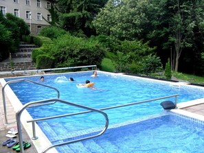 Seasonal outdoor pool - Balneo Hotel Lyulyatsi (Gabrovo)