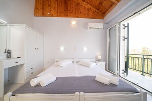 Twin Room | In-room safe, iron/ironing board, free WiFi, bed sheets - Xi Village (Kefalonia)