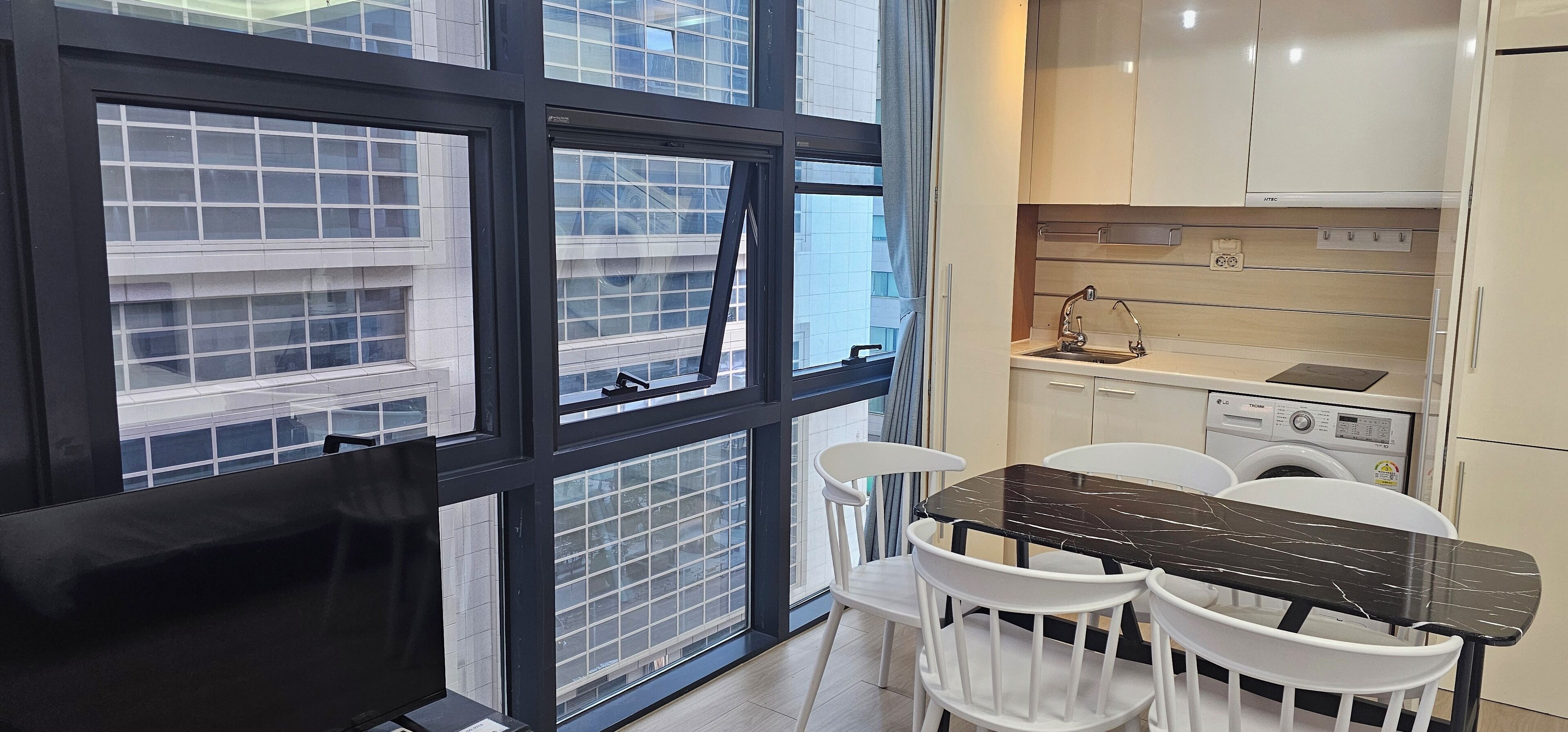 Departamento Deluxe, para no fumadores, vista a la ciudad | Servicio a la habitación