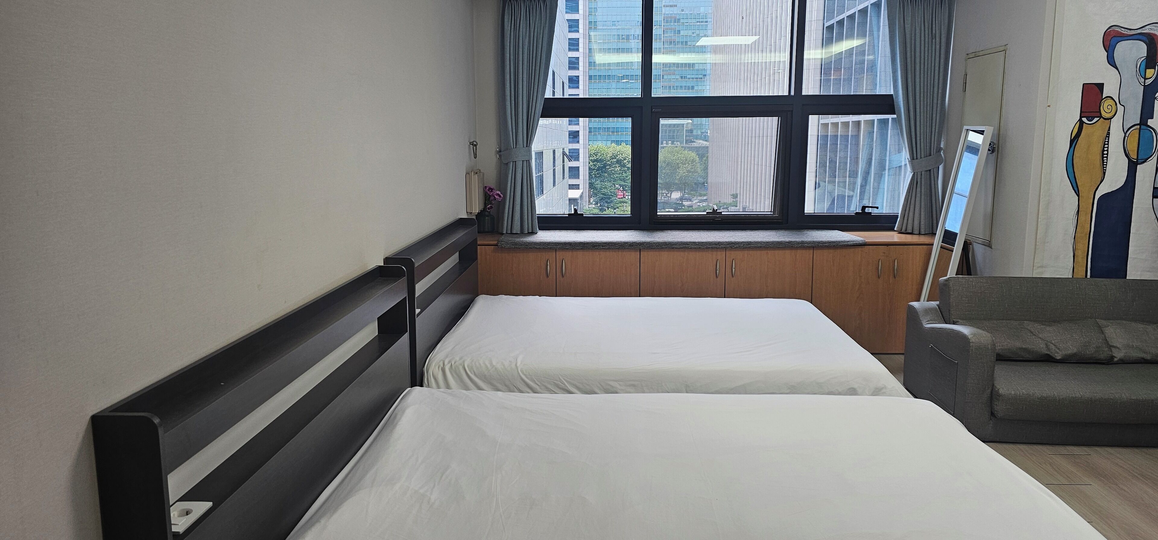 Appartamento Deluxe, non fumatori, vista città | Biancheria da letto di alta qualità, una scrivania, postazione laptop