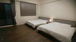 A hotel room with two beds, a large window, and a curtain. - Yuanshan Dahu Homestay (Yuanshan)