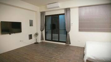 4 bedrooms, soundproofing, free WiFi, bed sheets