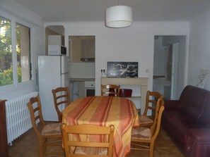 Interior - House with garden, close to the beach, the port and the river shuttle (boucau)