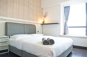 Blackout curtains, iron/ironing board, free WiFi, bed sheets - R&F Princess Cove (Johor Bahru)