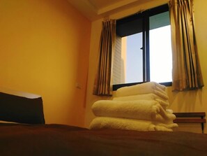 Desk, blackout drapes, soundproofing, free WiFi - He-Tian - Cafe & Bar (Puli)