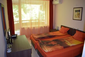 Blackout curtains, iron/ironing board, bed sheets - Balneo Hotel Konstantsia (Kostenets)