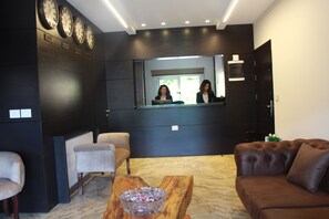 Quầy tiếp tân