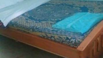 Standard Room | Desk, blackout drapes, bed sheets