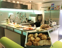 Desayuno buffet todos los días (con cargo)