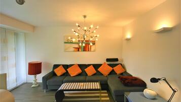 Family Apartment | Living area | 40-inch flat-screen TV with satellite channels, TV, Netflix