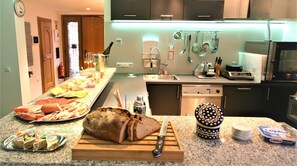 Desayuno buffet todos los días (con cargo) 