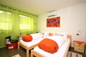 Premium bedding, down comforters, minibar, in-room safe - Schacht34 (Oberhausen)